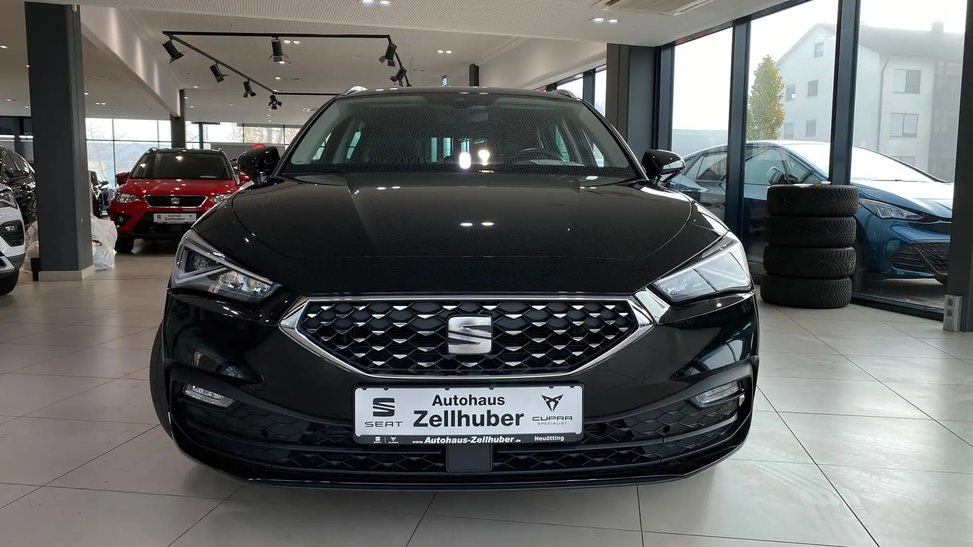 SEAT Leon ST1.5 TSI Xcellence *ACC*Navi*Sitzhzg* Schwarz - 2