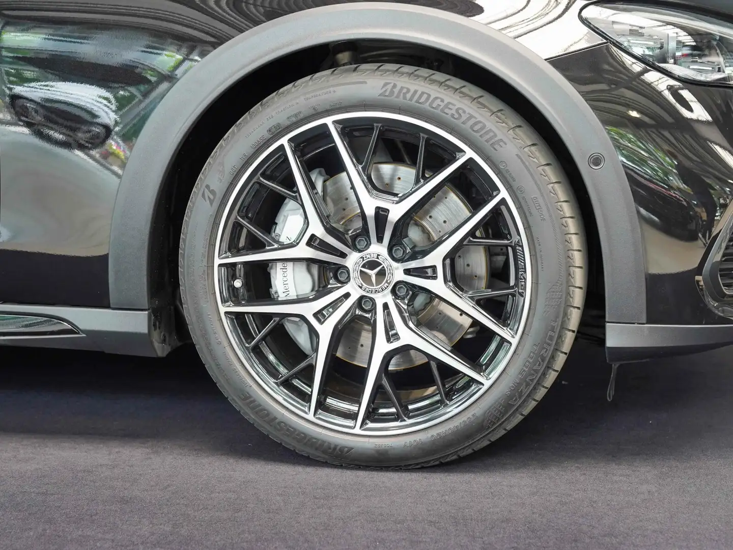 Mercedes-Benz E 300 E 300 de 4M All Terrain AMG Superscreen Night Schwarz - 2