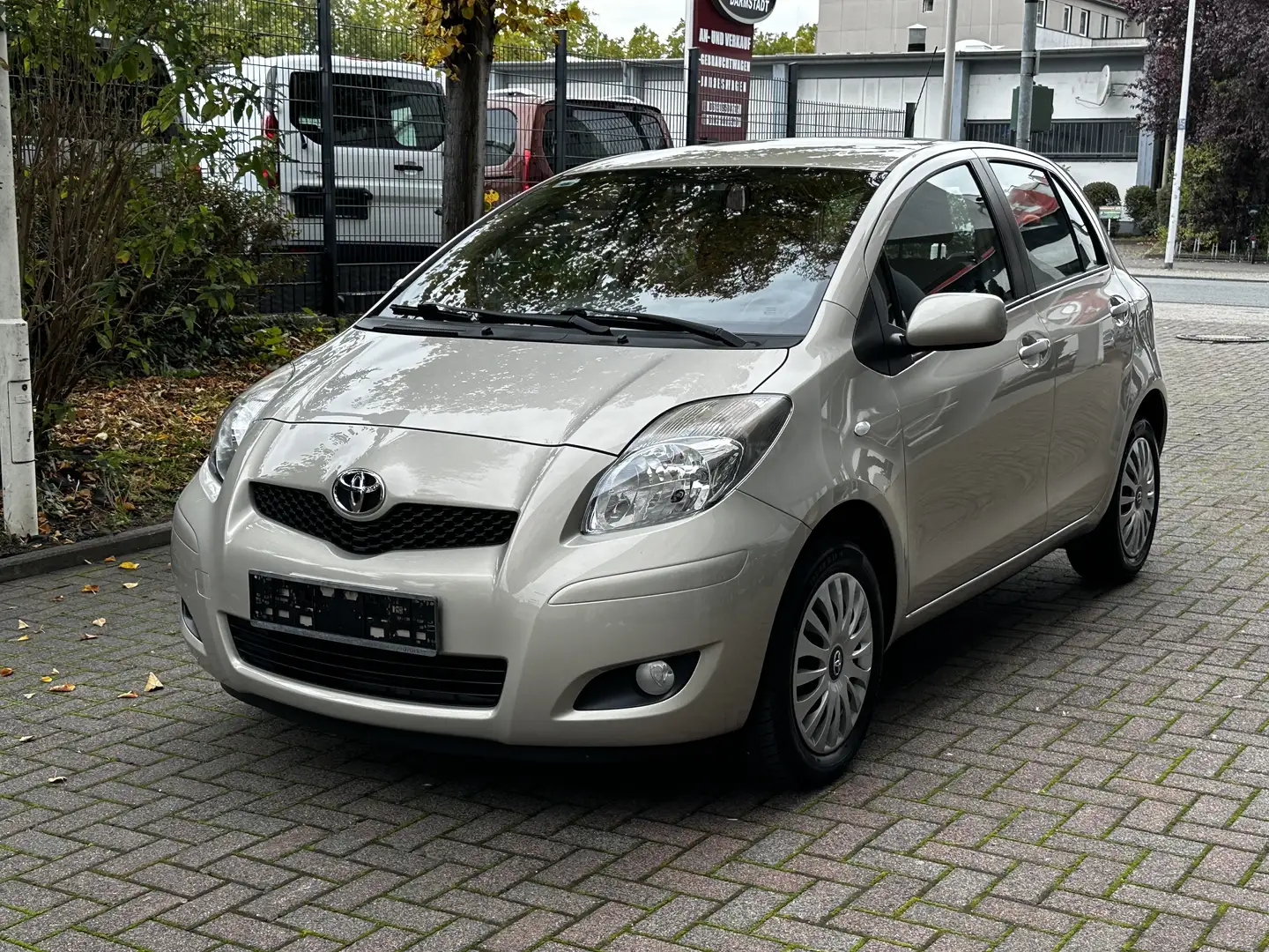 Toyota Yaris Life/8xBereift/Klima.A/Stand-H/Tüv-Neu/Isofix Beige - 2