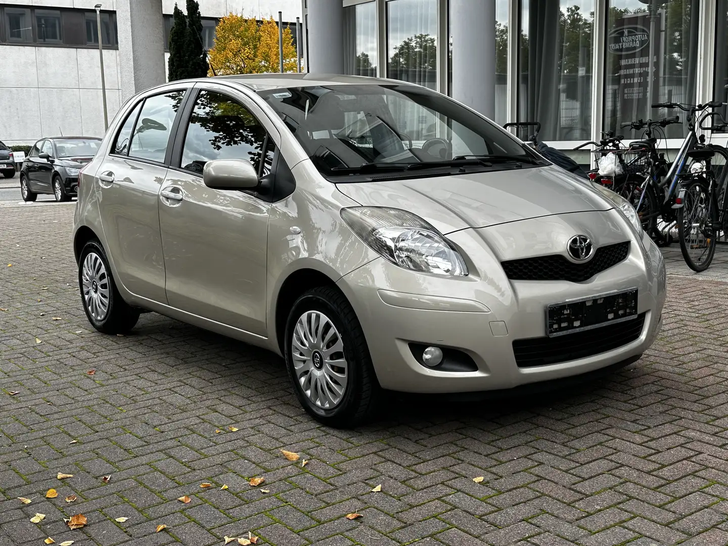 Toyota Yaris Life/8xBereift/Klima.A/Stand-H/Tüv-Neu/Isofix Beige - 1