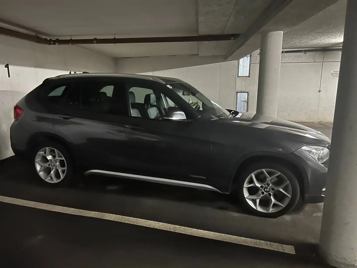 BMW X1 X1 xDrive20d Aut. - X Line - Individual Ausstattun Grau - 1