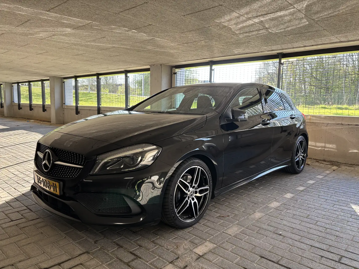 Mercedes-Benz A 200 Ms.Edition AMG-pakket - AMG-night pakket Zwart - 1