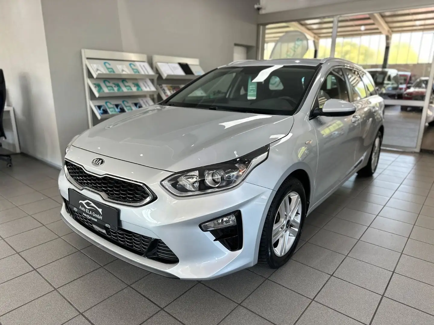 Kia cee'd Sporty Wagon 1.6 CRDi 1.Hand|Navi|Kamera Silber - 1