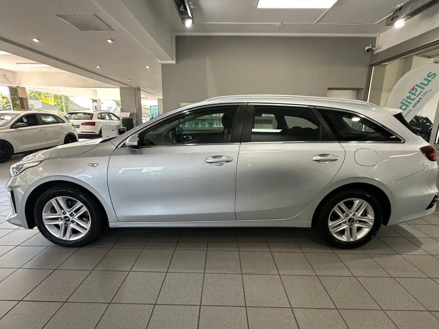 Kia cee'd Sporty Wagon 1.6 CRDi 1.Hand|Navi|Kamera Silber - 2