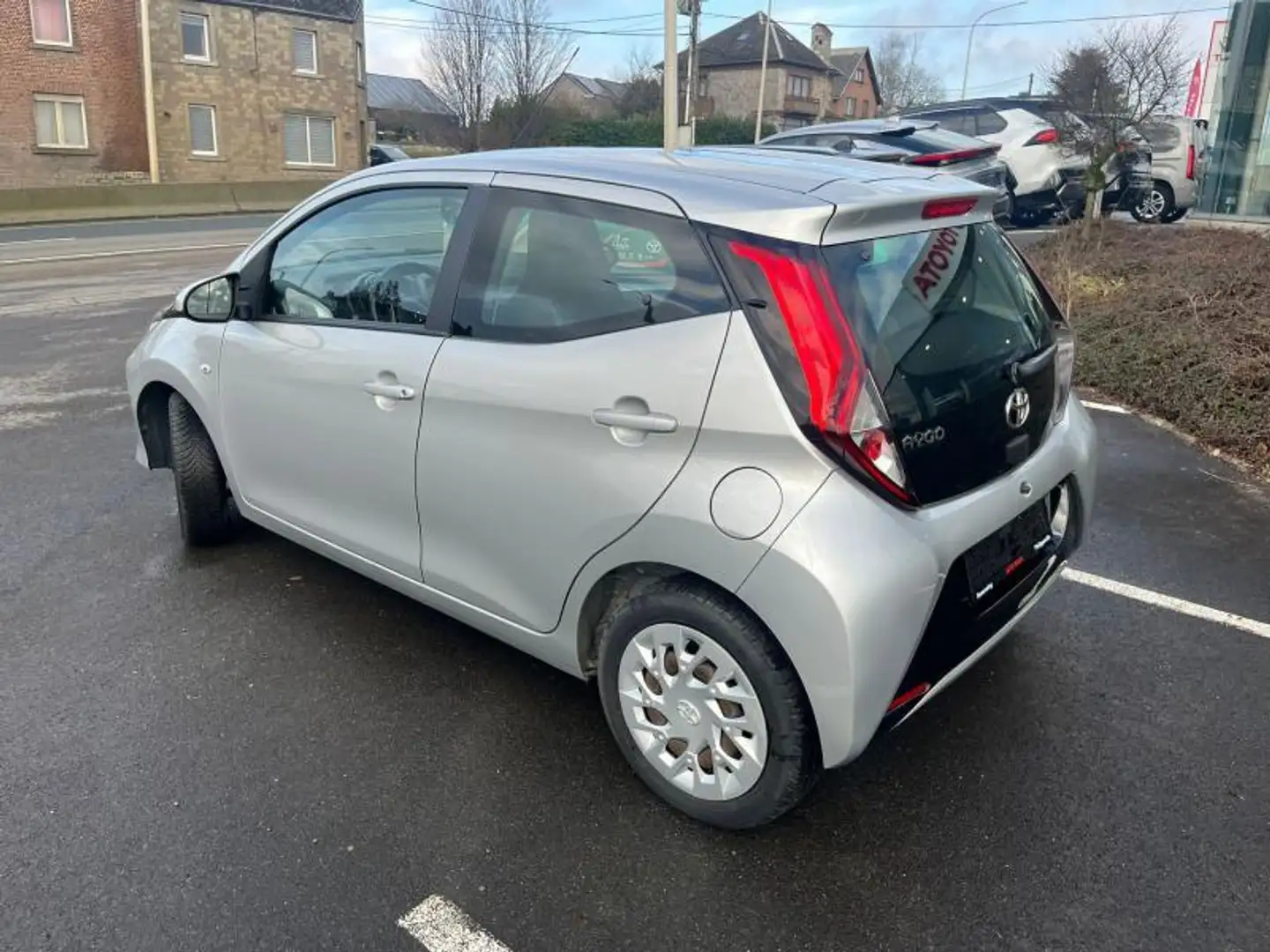 Toyota Aygo 1.0 VVT-i 5MT x-play2 Gris - 2