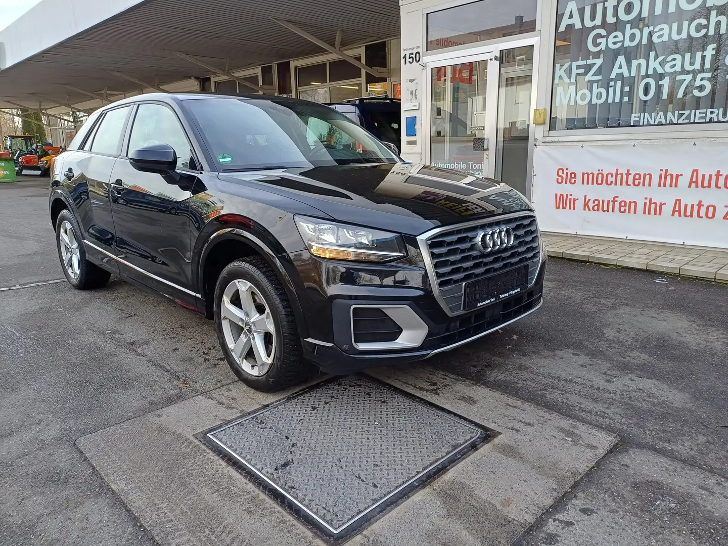 Audi Q2 sport Schwarz - 1
