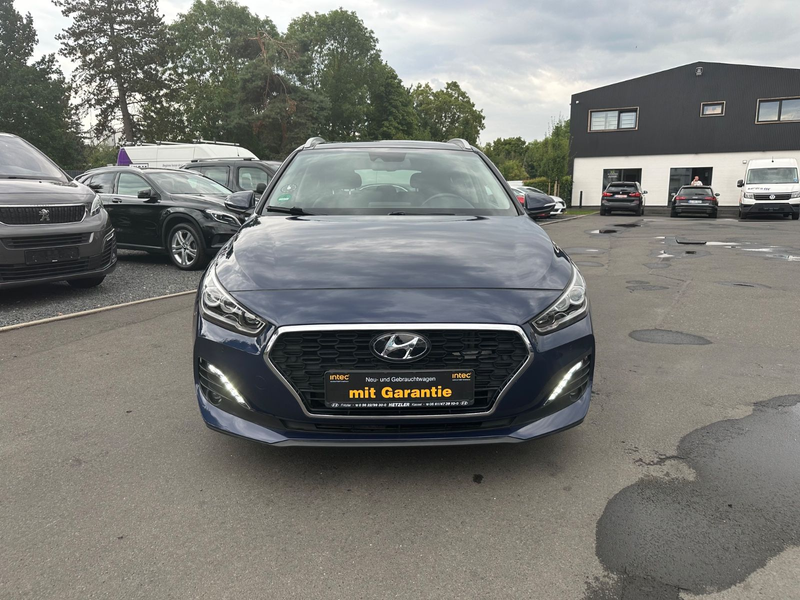 Hyundai i30 cw Premium Automatk *LED*Navi*Pano*R.Kamera — photo 2