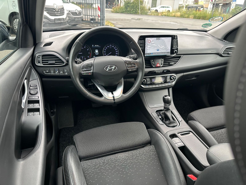 Hyundai i30 cw Premium Automatk *LED*Navi*Pano*R.Kamera — photo 8