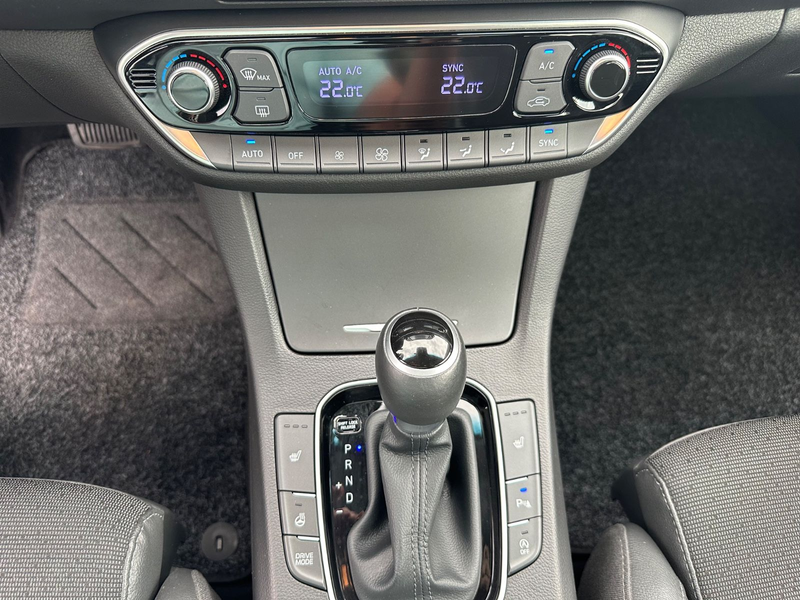 Hyundai i30 cw Premium Automatk *LED*Navi*Pano*R.Kamera — photo 9