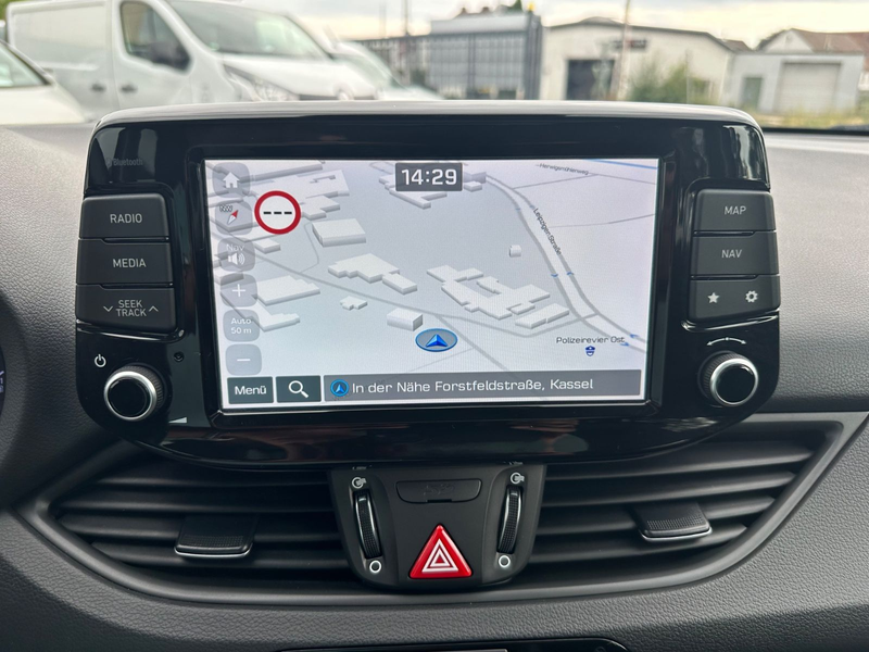 Hyundai i30 cw Premium Automatk *LED*Navi*Pano*R.Kamera — photo 13