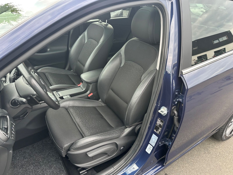 Hyundai i30 cw Premium Automatk *LED*Navi*Pano*R.Kamera — photo 7