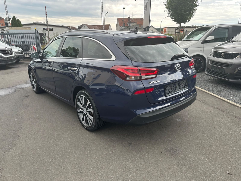Hyundai i30 cw Premium Automatk *LED*Navi*Pano*R.Kamera — photo 6