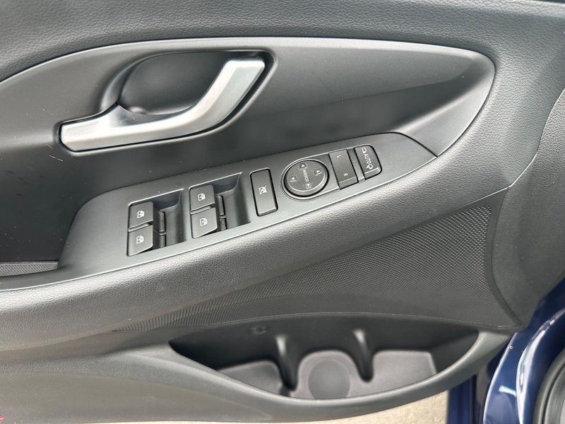 Hyundai i30 cw Premium Automatk *LED*Navi*Pano*R.Kamera — photo 11