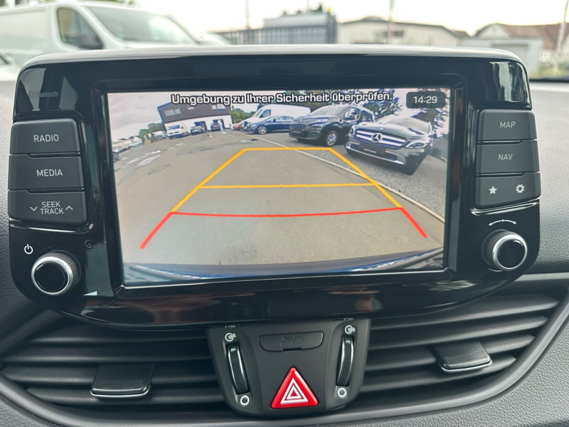 Hyundai i30 cw Premium Automatk *LED*Navi*Pano*R.Kamera — photo 14