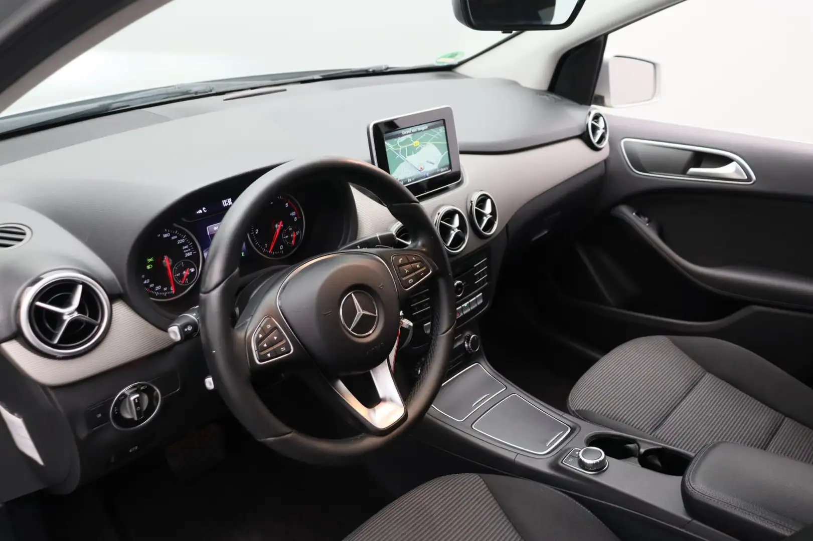 Mercedes-Benz B 200 CDI Ambition Automaat Trekhaak Navigatie Climate-c Сірий - 2