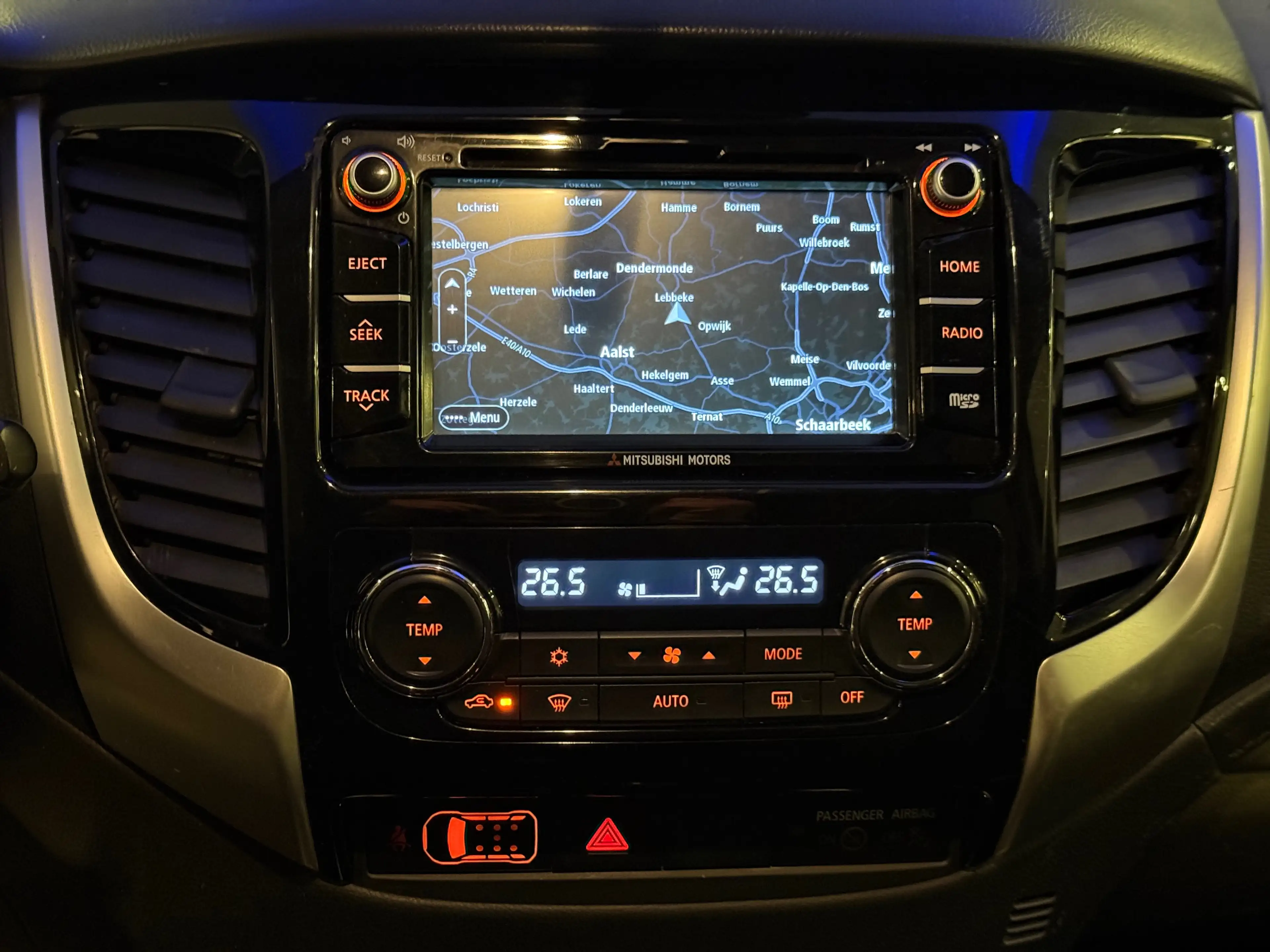 Mitsubishi L200 4X4 2.4D 181PK |✅NAVI | KEY LESS | CAMERA |LEDER — photo 11