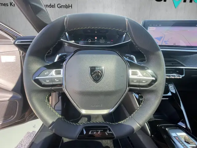 Peugeot 208 view 10