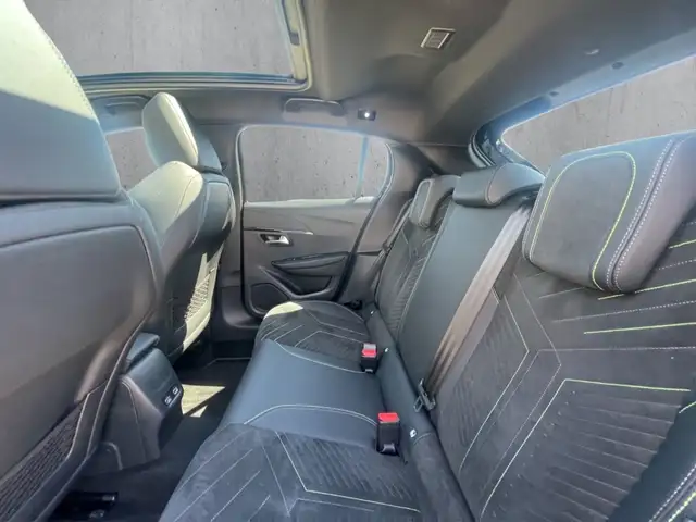 Peugeot 208 view 8