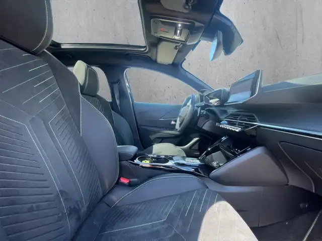 Peugeot 208 view 13