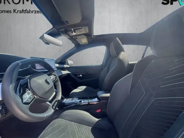 Peugeot 208 view 9