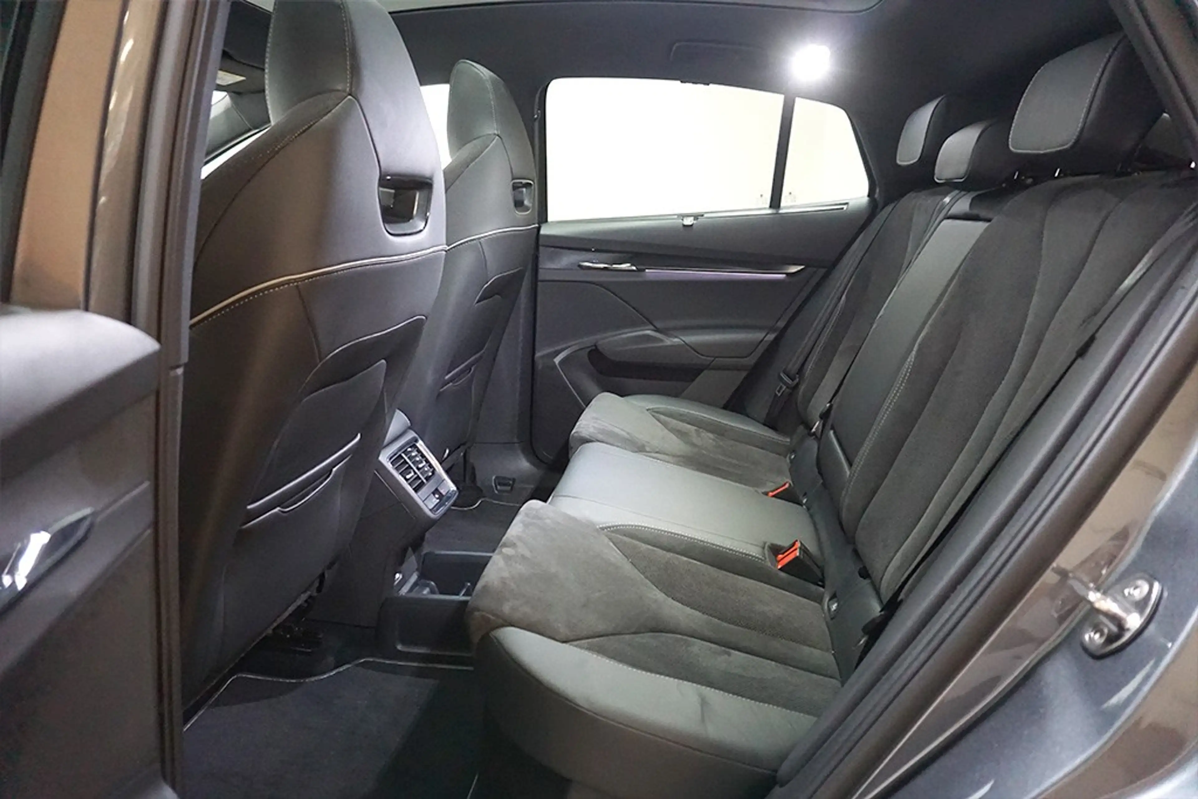 Skoda Enyaq 60e 132KW Sportline Virtual Pano Wärmepump — photo 13