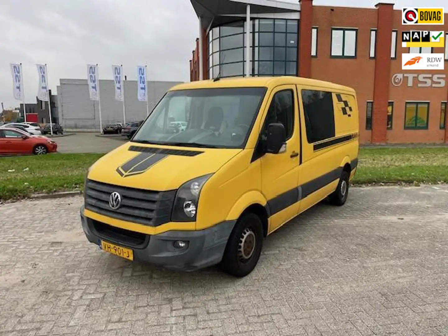 Volkswagen Crafter 35 2.0 TDI L2H2 Geel - 1
