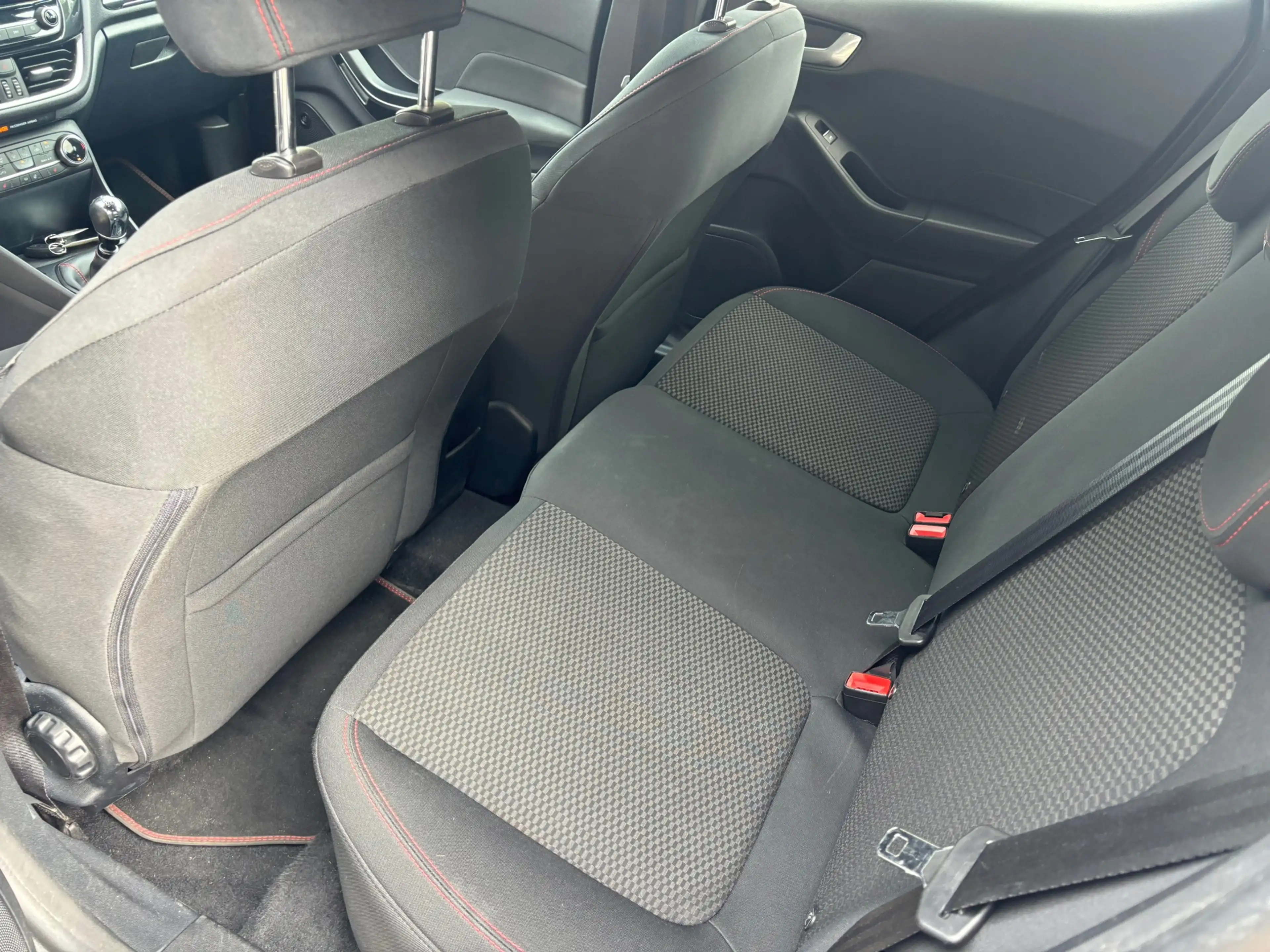 Ford Fiesta 1.0 EcoBoost ST-Line X — photo 12