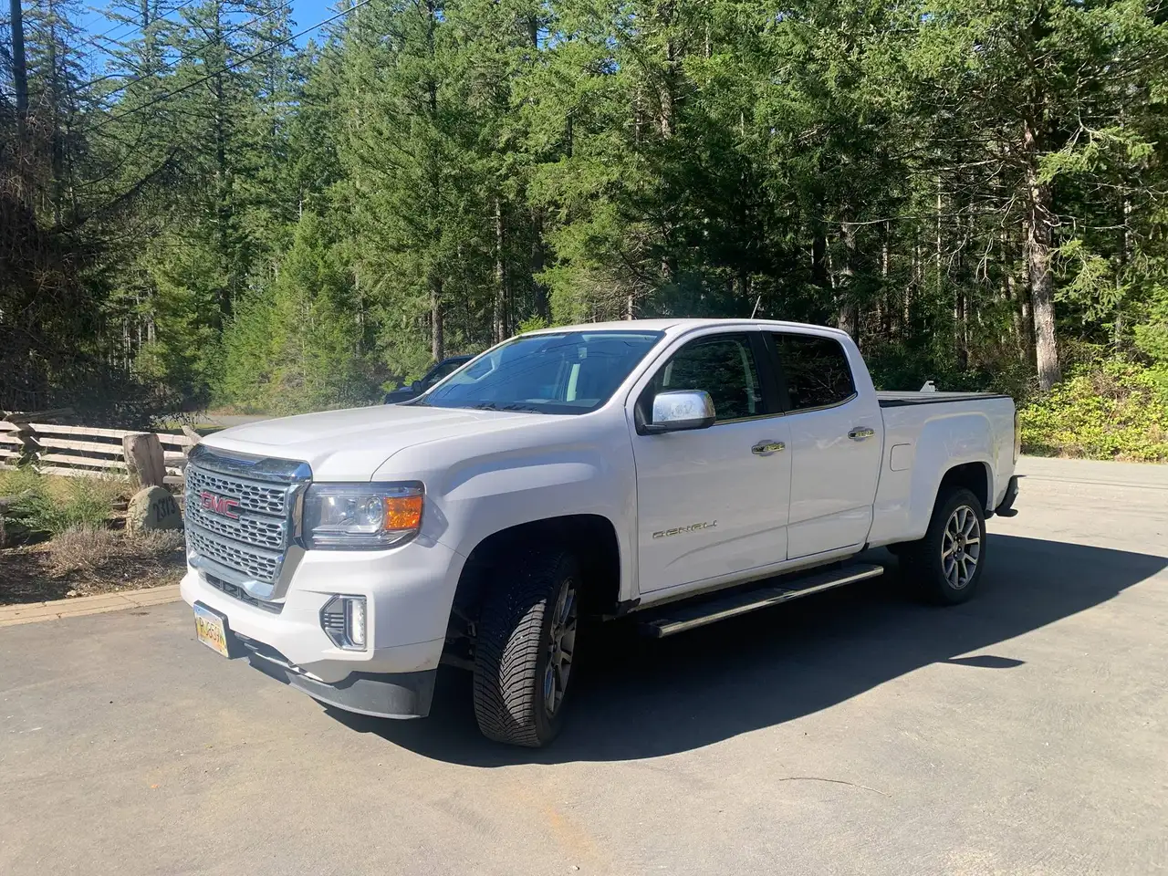 GMC Canyon photo GMC Canyon