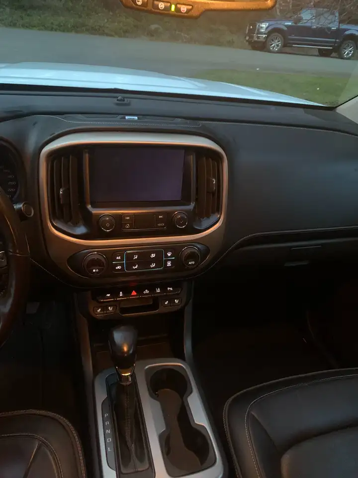 GMC Canyon photo GMC Canyon