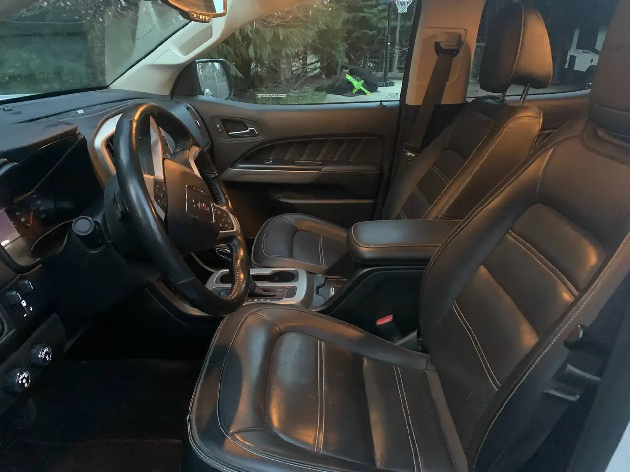 GMC Canyon photo GMC Canyon