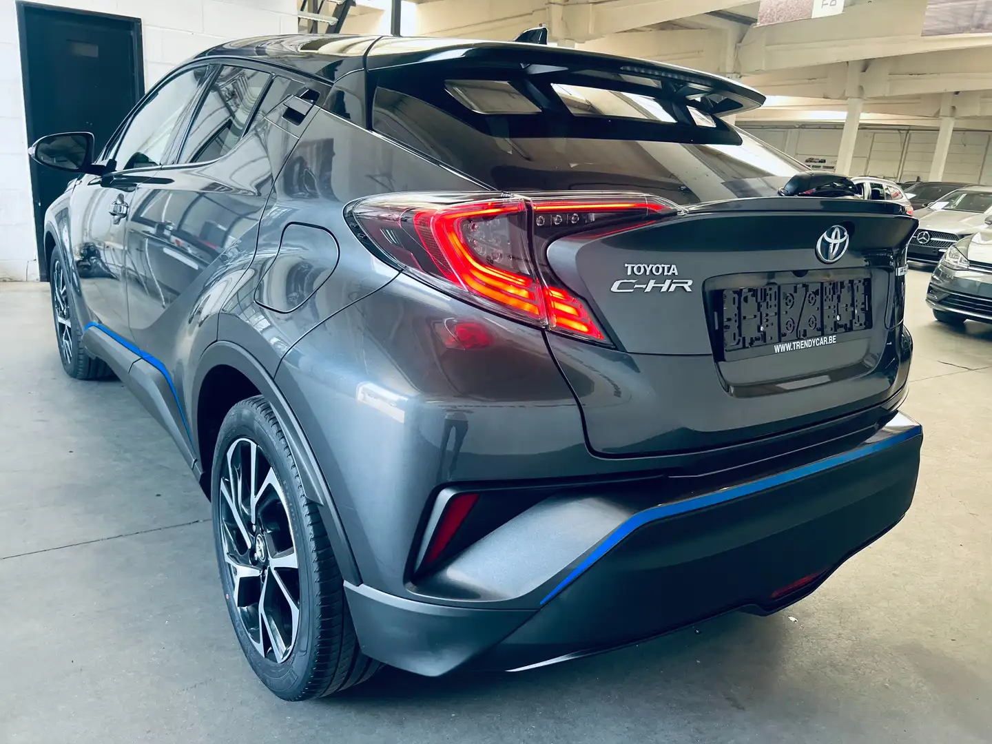 Toyota C-HR Hybrid 1.8i VVT-i CVT+NAVI+CAMERA+CARNET+GARANTIE Gris - 2