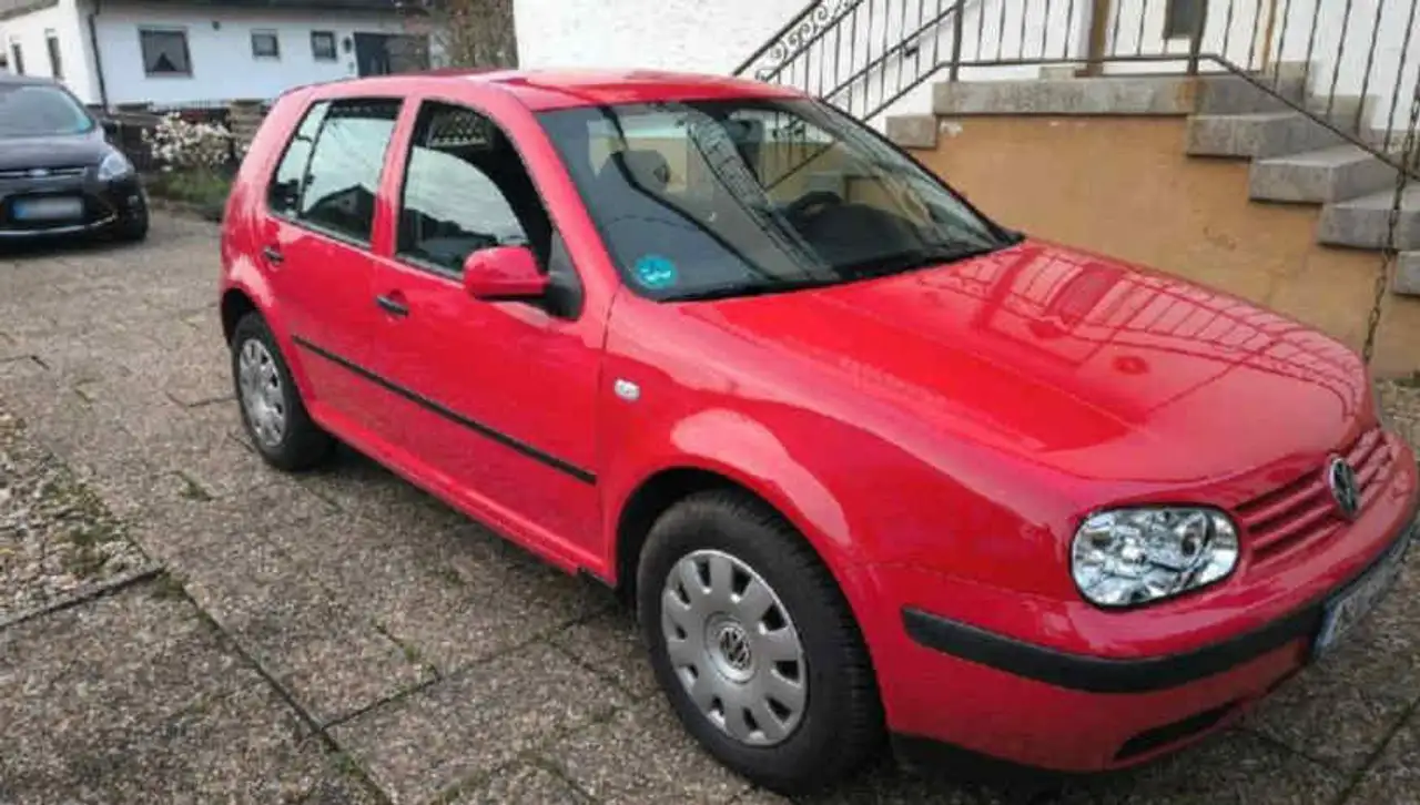 Volkswagen Golf Standard Model