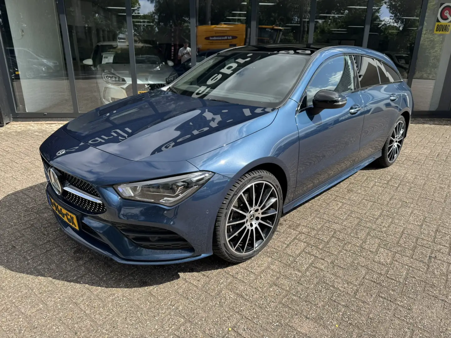 Mercedes-Benz CLA 250 Shooting Brake 250e AMG Limited*Panorama*LED*EXPOR Blauw - 2