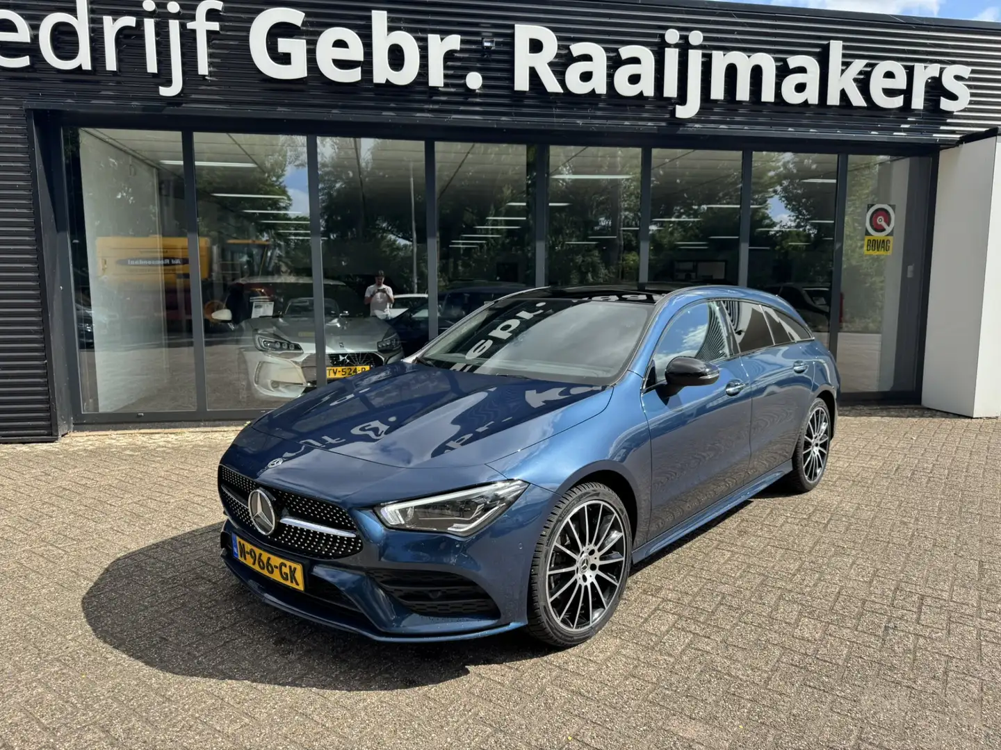 Mercedes-Benz CLA 250 Shooting Brake 250e AMG Limited*Panorama*LED*EXPOR Blauw - 1