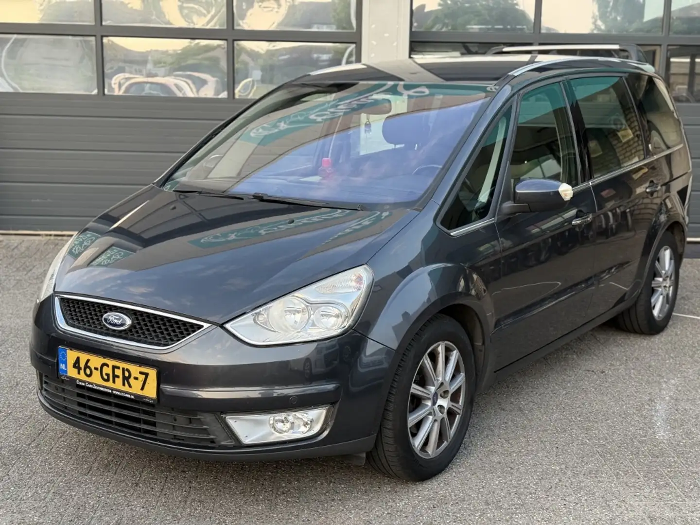 Ford Galaxy 2.0-16V Ghia Grijs - 2