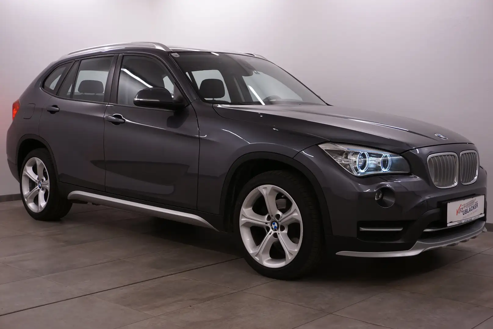 BMW X1 18d xDrive// Anhängervorrichtung// Automatik // Grau - 1