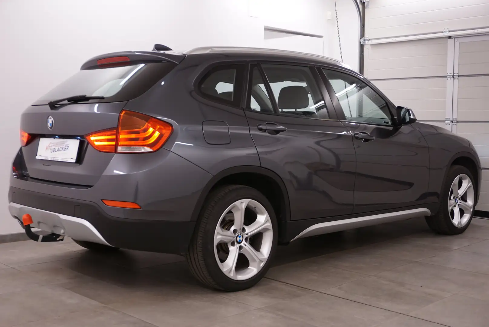 BMW X1 18d xDrive// Anhängervorrichtung// Automatik // Grau - 2