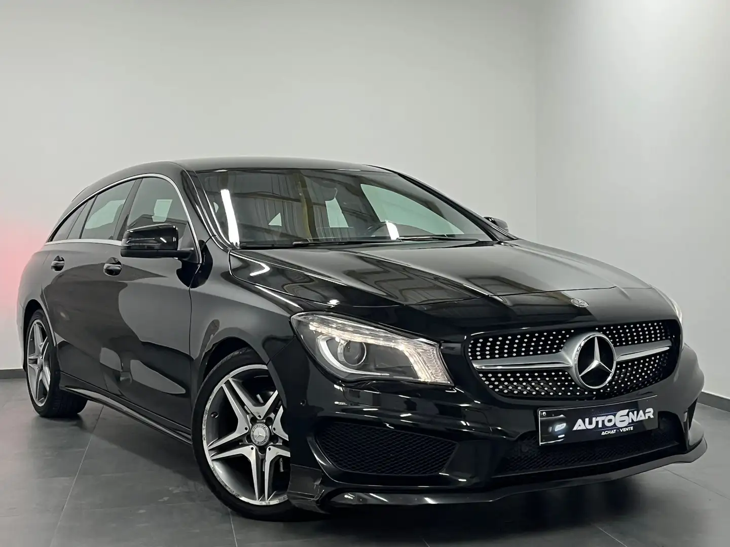 Mercedes-Benz CLA 180 Pack AMG - Boite Auto - Airco - Navi - Carnet Zwart - 1