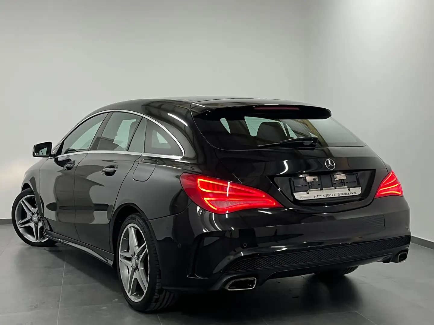 Mercedes-Benz CLA 180 Pack AMG - Boite Auto - Airco - Navi - Carnet Zwart - 2