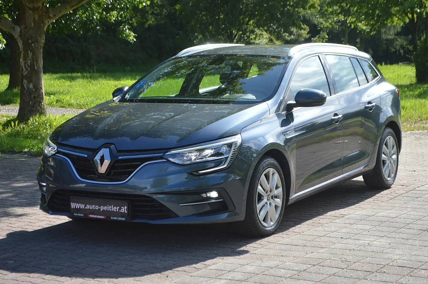 Renault Megane Mégane dCi 115+NAVI+PDC+SHZ+TEL Grijs - 2