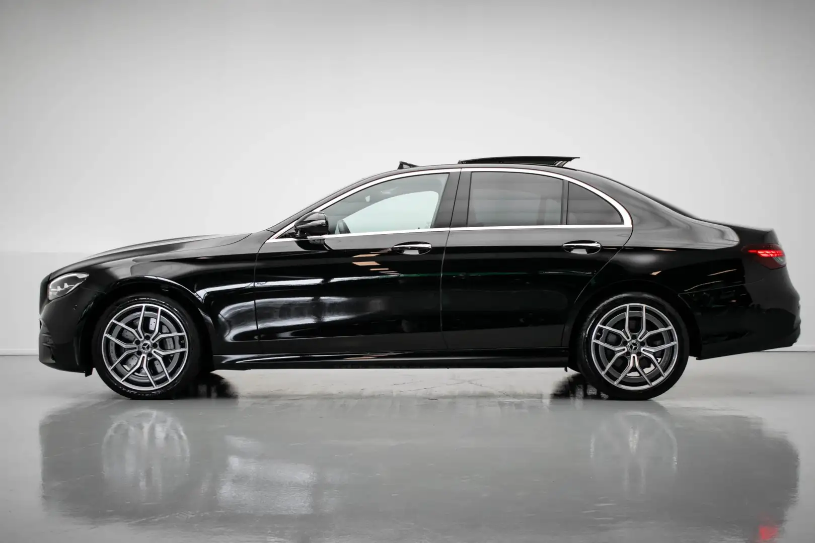 Mercedes-Benz E 300 e 4MATIC AMG Line |Pano|Burmester|Memory|360 Camer - 2