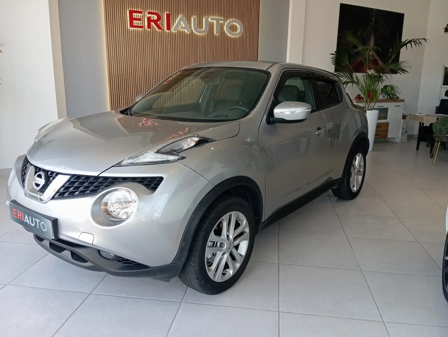Nissan Juke 1.2 DIG-T Fun 4x2 115 Grigio - 1
