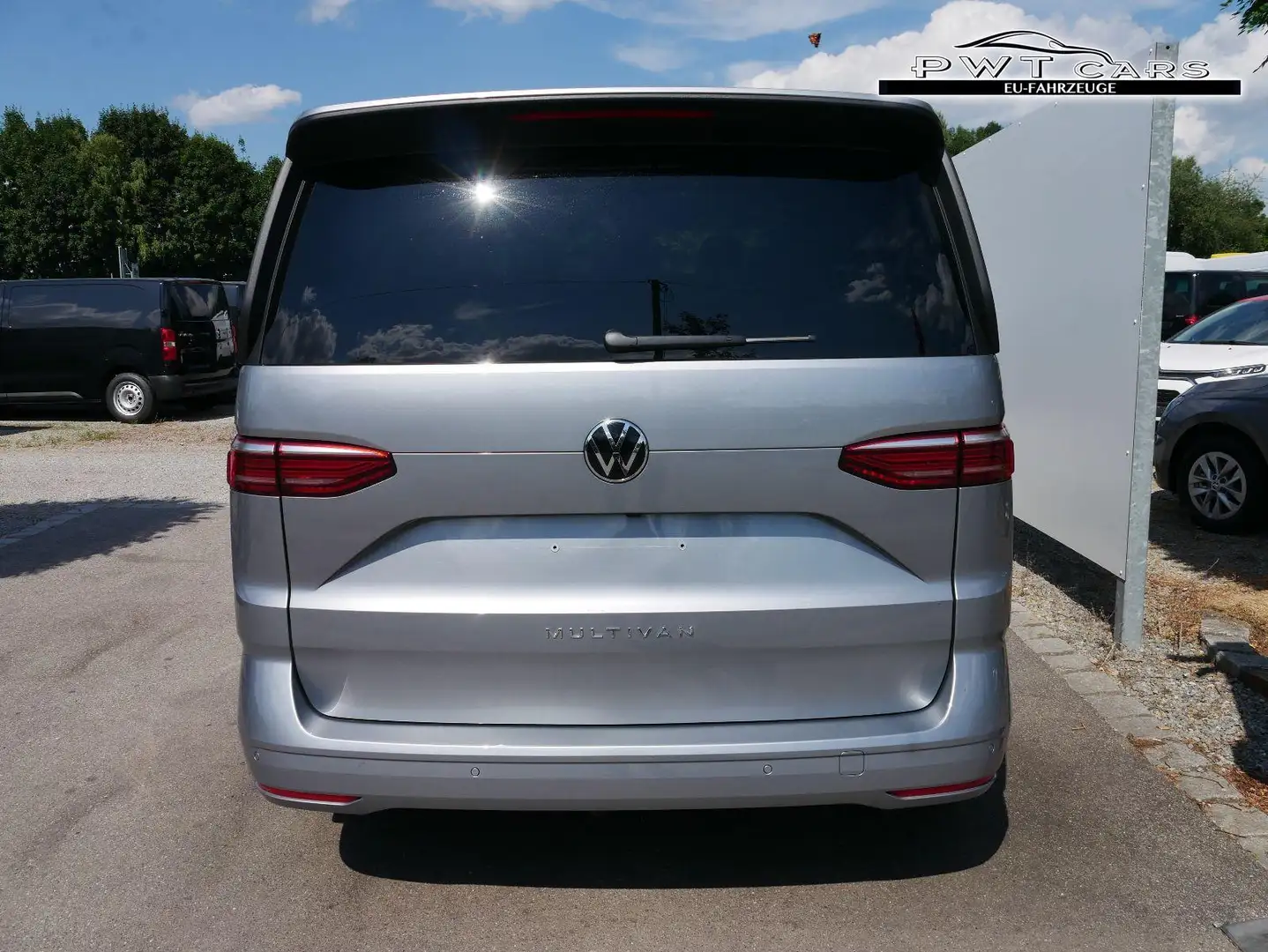 Volkswagen T7 Multivan Life 2.0 TDI *PDC*LED*SHZ* AHK-SCHWENKBAR*SMART... Argintiu - 2