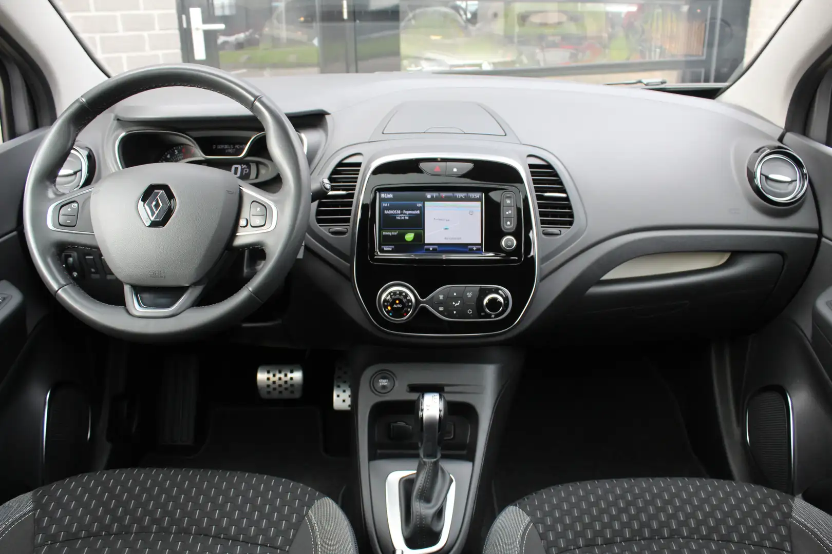 Renault Captur 1.3 TCe Intens / Panoramadak / Carplay / Camera Grau - 2