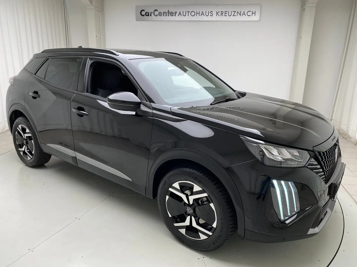 Peugeot 2008 Allure 1.2 Automatik LED Panorama Kamera Schwarz - 1