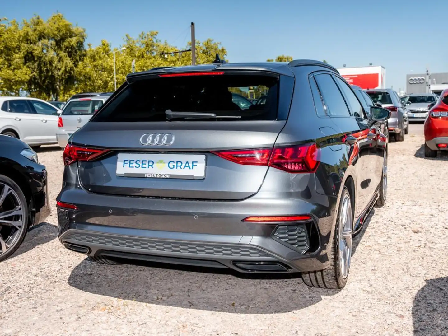 Audi A3 30TDI S line /Matrix/Navi+/B&O/HuD/AHK/Kamera Grau - 2