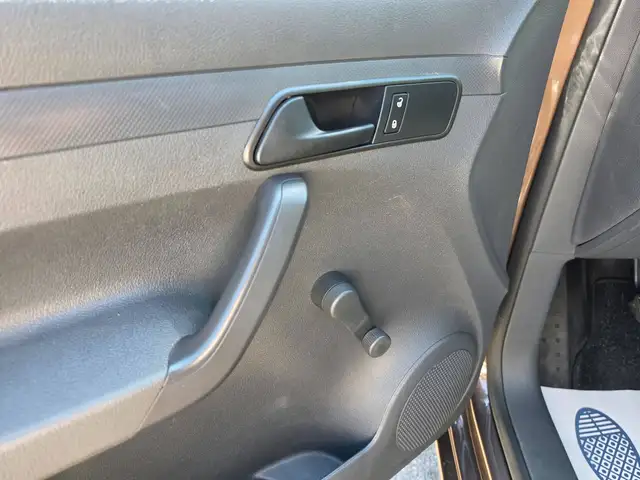 Volkswagen Caddy view 8