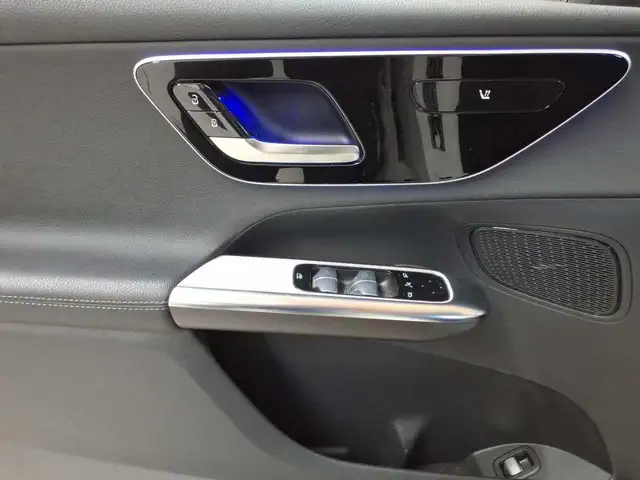 Mercedes-Benz GLC view 4