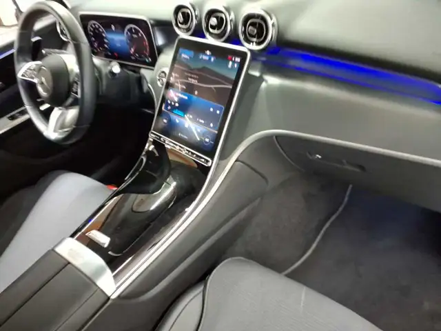 Mercedes-Benz GLC view 12