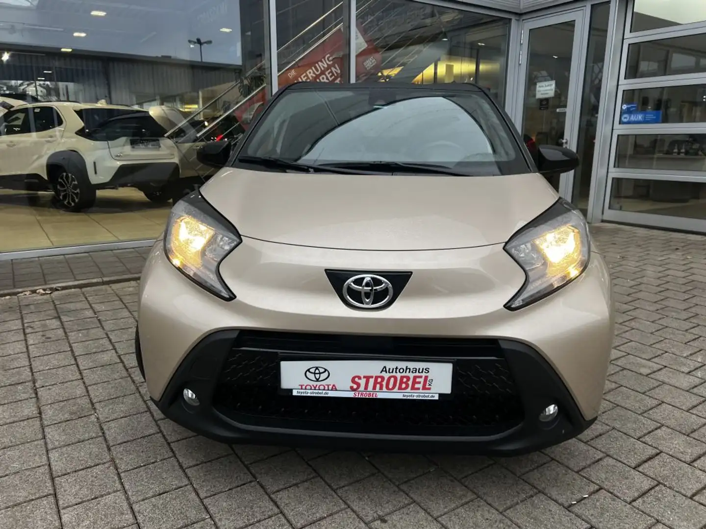 Toyota Aygo X Teamplayer (AB7) Beige - 2
